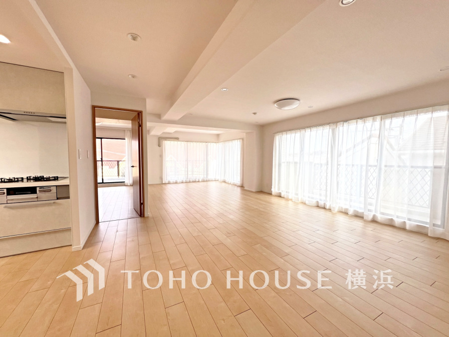 太陽の恵みを受けた明るい空間。吹きぬける風を感じながら爽やかで風通しの良い暮らしが叶います。
