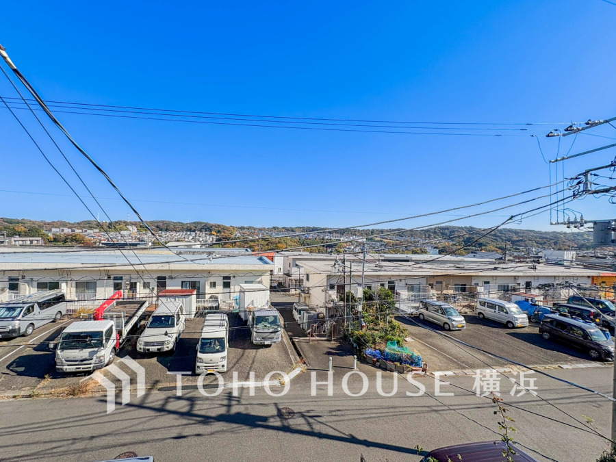 この開放感ある眺望と共に閑静な住宅街の季節感を演出する四季折々の変化を楽しめる心地よい場所となることでしょう。