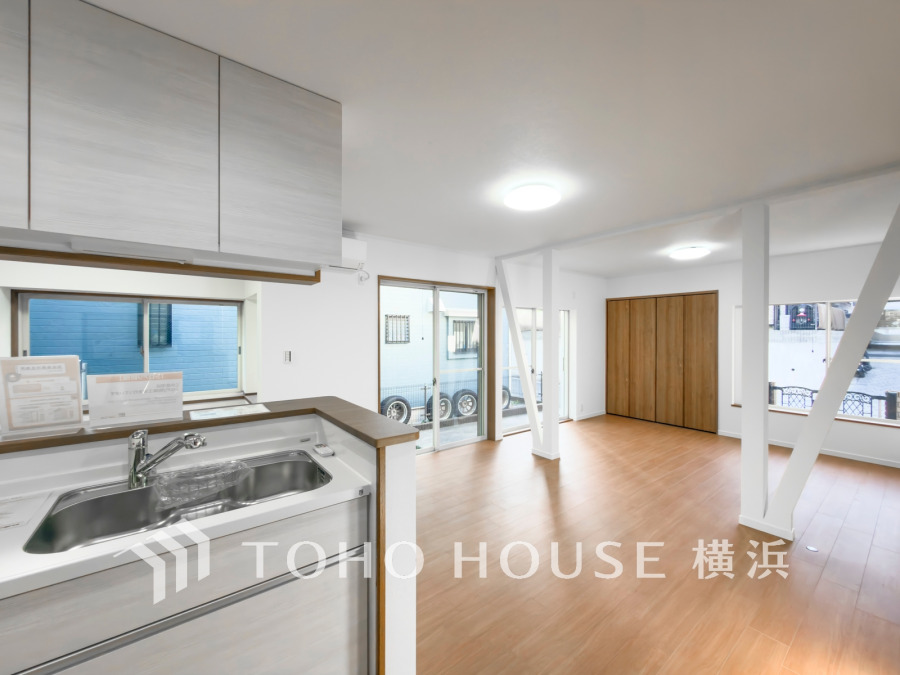 太陽の恵みを受けた明るい空間。吹きぬける風を感じながら爽やかで風通しの良い暮らしが叶います。
