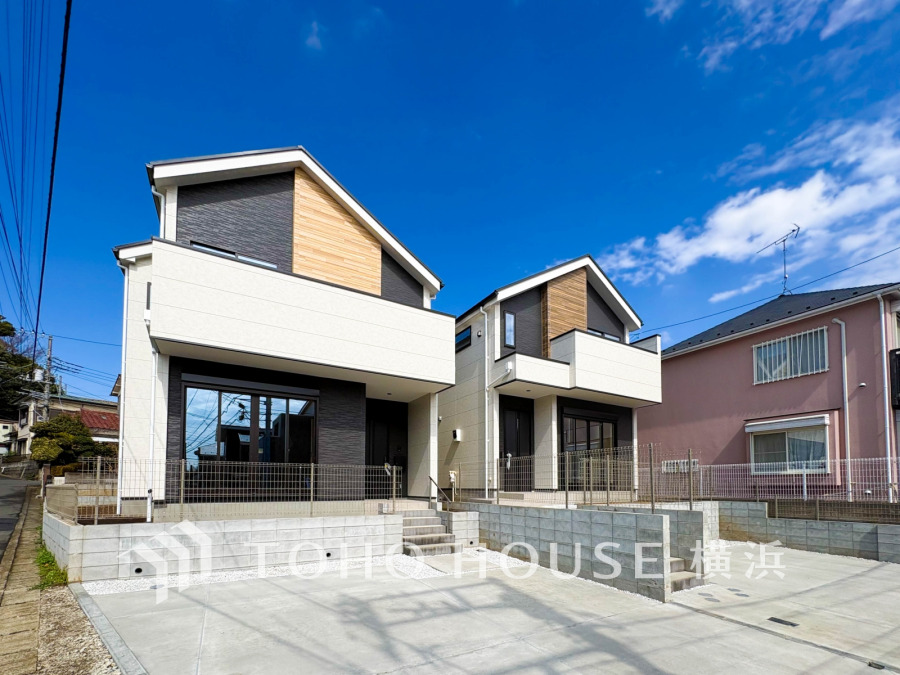 その邸が魅せる、気品・上質・重厚感・極細やかさ、そのすべては訪れた者に安らぎと品性を与える特別な空間です。ここに住むからこそ意味がある。すべての（始まり）をここから迎えます。