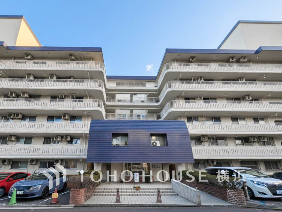 歴史感じる趣と新たに磨かれた価値。刻まれた年月の積み重ねがあるからこそのやすらぎを感じる佇まい。安心感と同時に未来へも続く悠々たる景観も魅力的なヴィンテージマンション。