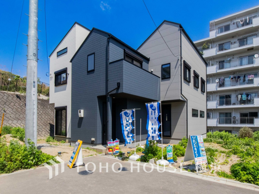 爽やかな青空の下に贅沢なほどに降り注ぐ陽光、豊かな居住性と、クオリティが見事に調和した住空間は、住まうことの喜びを感じさせてくれます。