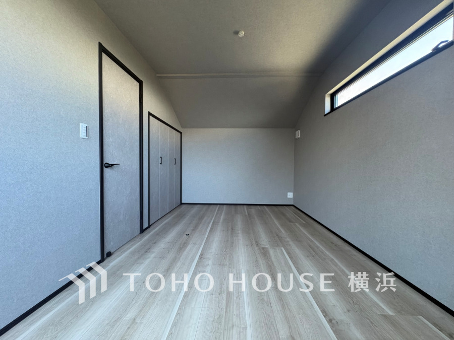 快適に過ごす条件は、一人ひとり違います。飾リ過ぎないシンプルな内装と偏り過ぎないデザインで統一しております。居住していく中でオーナー様だけの【マイホーム】に創り上げて下さい。