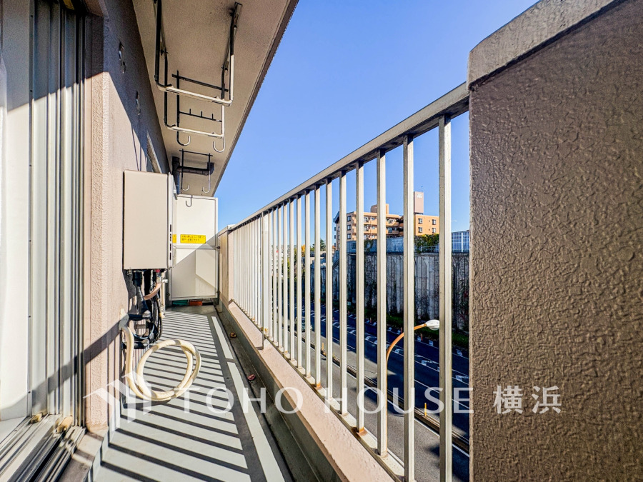 2部屋にまたがる広いバルコニーから、暮らしの中での光と風を演出してくれています。見事なまでの開放的な空間をお楽しみください