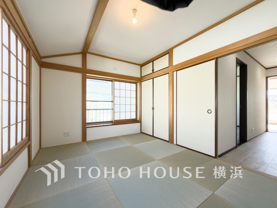 風通し良く明るい和室は、落ち着いた雰囲気でくつろぎの空間を演出します。収納も充実しています。