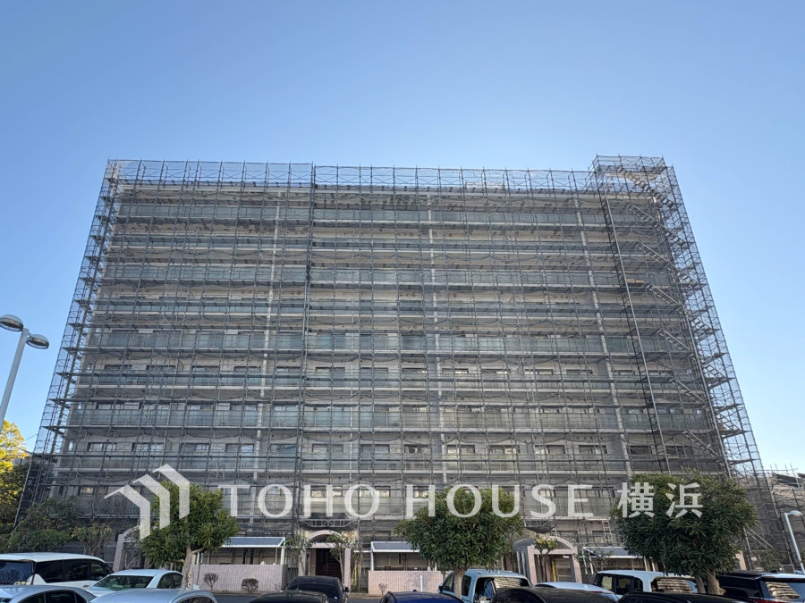 穏やかな風と陽光を導き、プライバシーに配慮された設計プランを採用し、居住性を一段と心地よいものにしています。周辺環境とのコラボレーションにより明るく開放的な空間を演出。