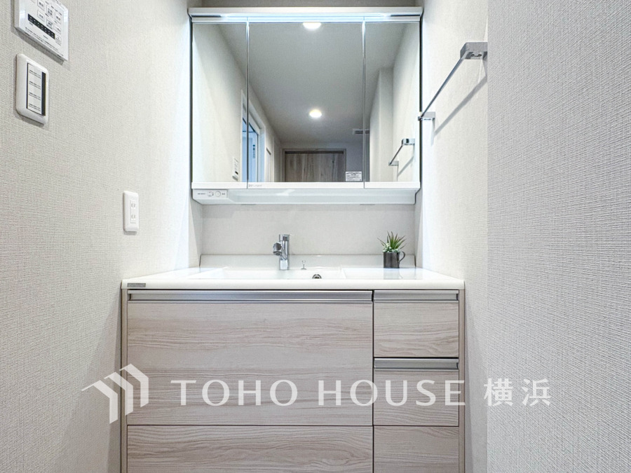 一日の始まりと終わりを心地よく演出してくれる、多彩な機能が備えられたパウダールーム。心地よいリフレッシュ空間です。