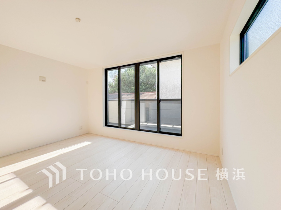 家族一人ひとりの大切なプライベート空間。趣味・感性で個性的に飾って頂けるようシンプルに仕上げてあります。自分時間を充実させながら心豊かなひとときを過ごすための大切な空間。