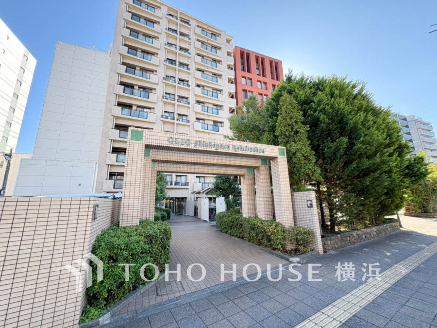 爽やかな青空の下に贅沢なほどに降り注ぐ陽光、豊かな居住性と、クオリティが見事に調和した住空間は、住まうことの喜びを感じさせてくれます。