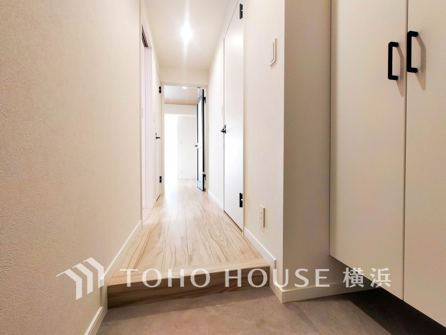 トールサイズのシューズボックスを設置した玄関スペース。
