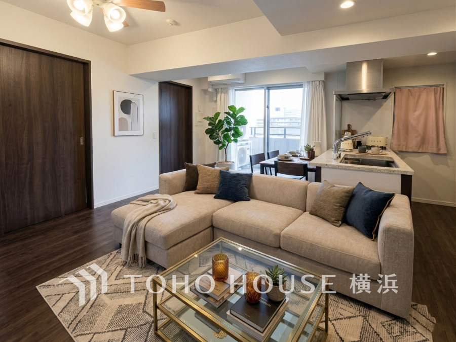 光と風が溢れる開放的なリビングダイニングには自然と家族みんなが集まってきます。※生成AIによるイメージです。家具・小物は販売価格に含まれません。