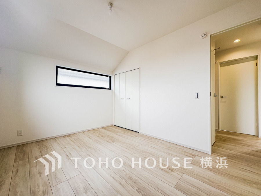 1日の疲れを癒し、心地よく寛げるようゆったりとした広さを確保しています。プライベートタイムをより優雅に穏やかに…。落ち着いた雰囲気を紡ぎます。