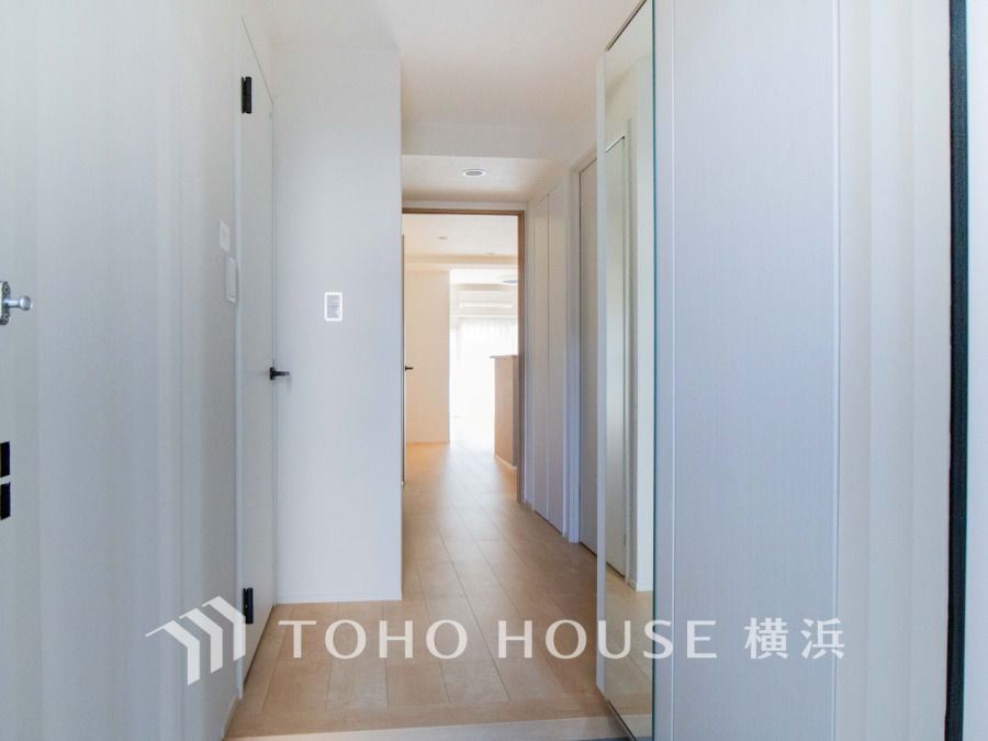 居住者の帰り、訪れる方を優しく迎える・安らぎに満ちた生活空間を予感させる。健やかな暮らしを楽しめそう