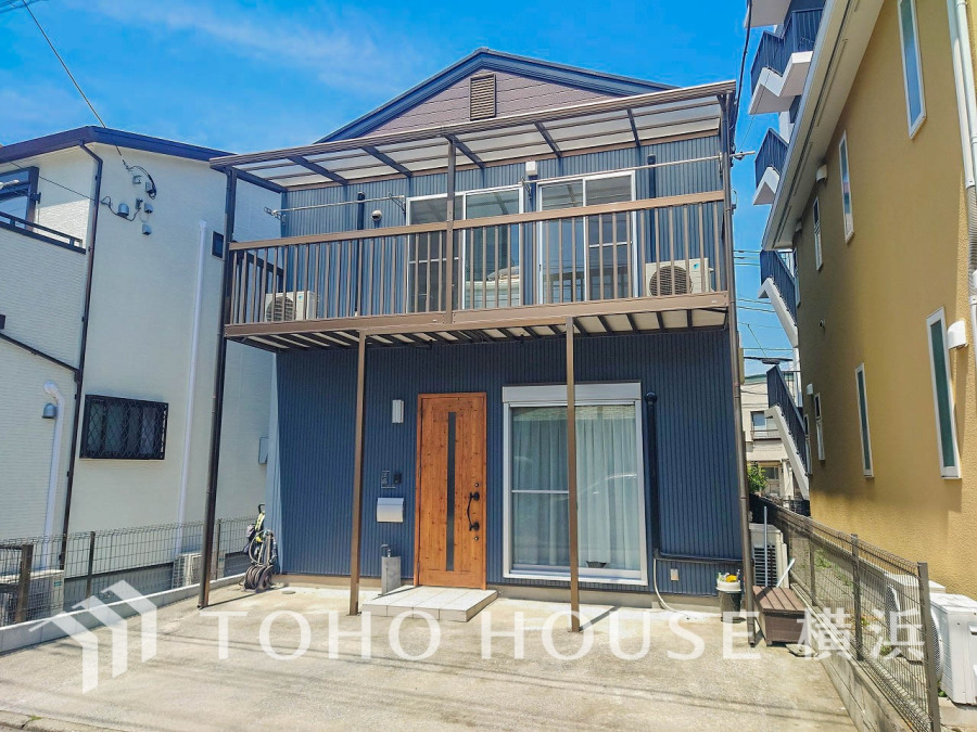 穏やかな風と陽光を導き、プライバシーに配慮された設計プランを採用し、居住性を一段と心地よいものにしています。周辺環境とのコラボレーションにより明るく開放的な空間を演出。