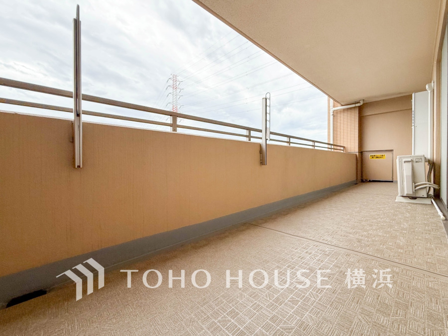 3部屋にまたがる広いバルコニーは、暮らしの中での光と風を演出してくれています。見事なまでの開放的な空間をお楽しみください。