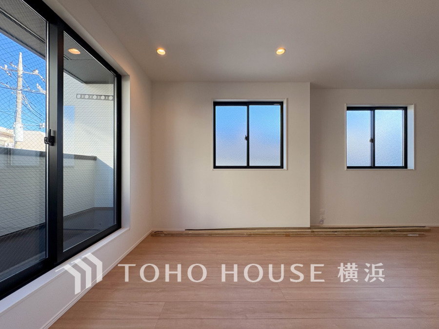 家族みんなが爽やかに健やかに過ごせるように、溢れる光をたっぷり取り込んだリビングダイニング。集いの場、憩いの場としての快適性を求めたやすらぎの空間です。