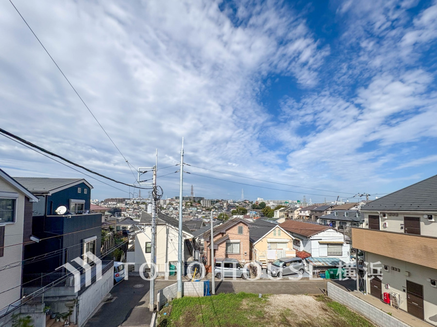 のびやかな眺望の広がる住環境。低層住宅が広がる街並みは、心地よい開放感が漂っています。
