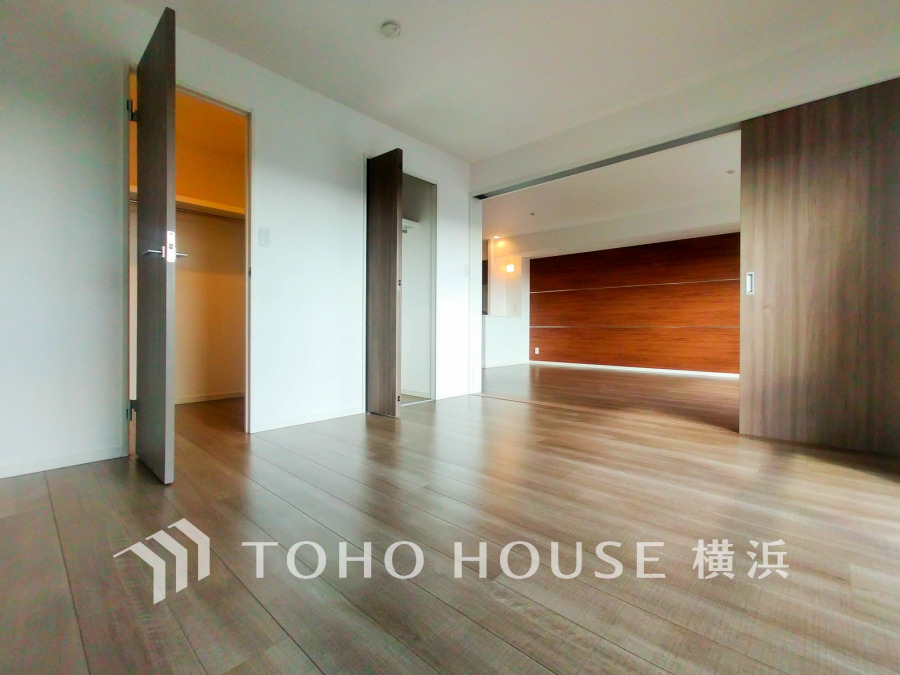 リビングに隣接した洋室は、引き戸を開け放してLDK空間を共有しながら開放的に使うこともできます。
