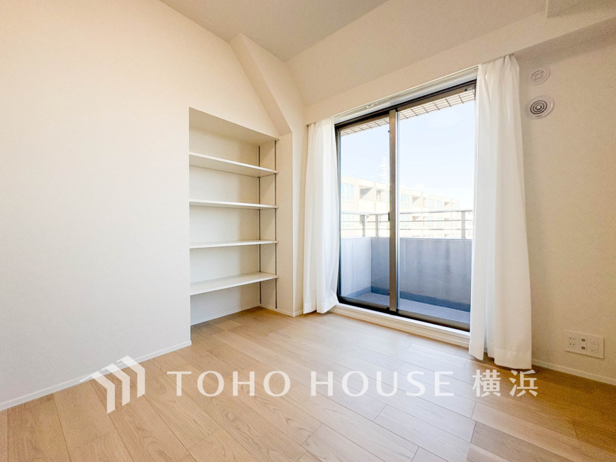 快適に過ごす条件は、一人ひとり違います。飾リ過ぎないシンプルな内装と偏り過ぎないデザインで統一しております。居住していく中でオーナー様だけの【マイホーム】に創り上げて下さい。