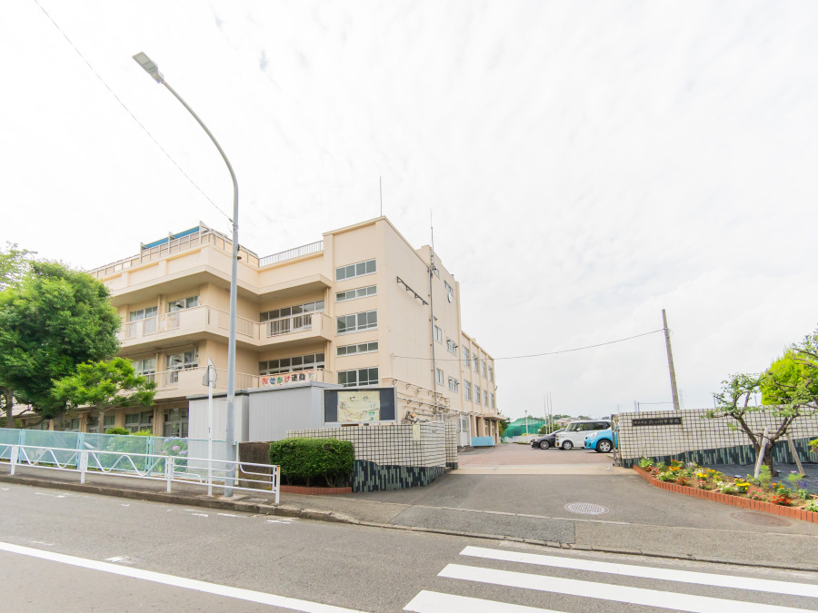 横浜市立六ツ川中学校　約950ｍ