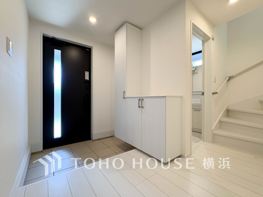 清潔感溢れる玄関がお出迎えする本邸宅の物語は、ここから始まる日常を期待させます。この場所には「希望」と「優越」で包み込んでくれる「特別」な空間があります。