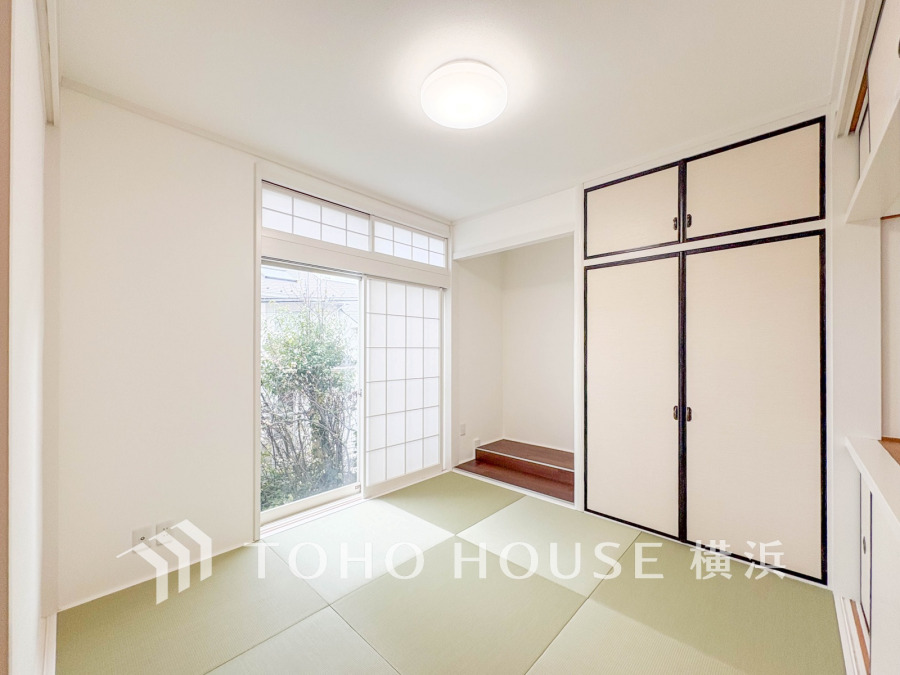 4.5帖のモダンな和室はリビングに隣接した開放的な空間です。