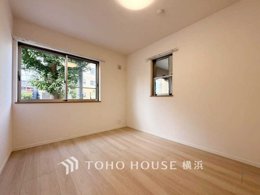 採光もアクセントの一つとして。プライベートルームにはやさしい光が射し込んでいて、この明るい好みの空間で読書をしたり、音楽を聞いたりと一人の時間も充実したものにできます。