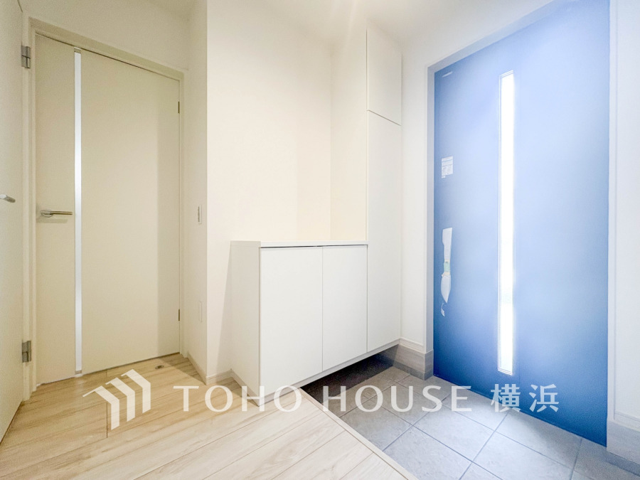 清潔感溢れる玄関がお出迎えする本邸宅の物語は、ここから始まる日常を期待させます。この場所には「希望」と「優越」で包み込んでくれる「特別」な空間があります。