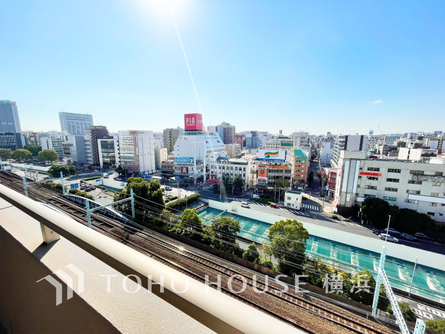 開放感があり、遮るものもなく気持ちのいい景色が広がります。お部屋にも爽やかな風と暖かく柔らかな日差しが差し込み、毎日の暮らしを豊かに彩ります。