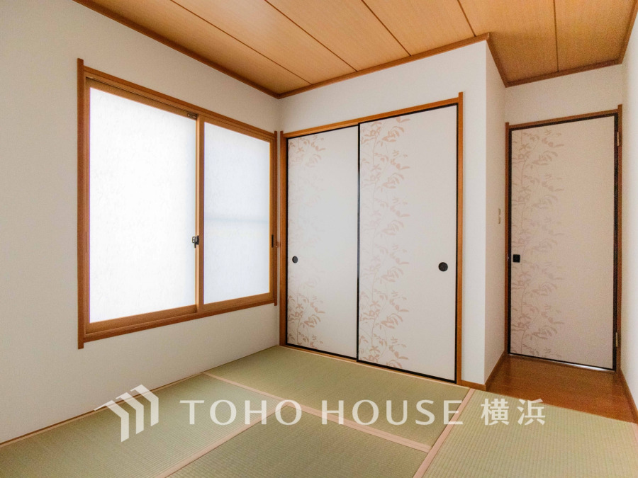 和室があることで落ち着きと癒しの空間が生まれます。来客時の客室としても利用できますし、お子様のプレイルームやお昼寝に最適なお部屋です。