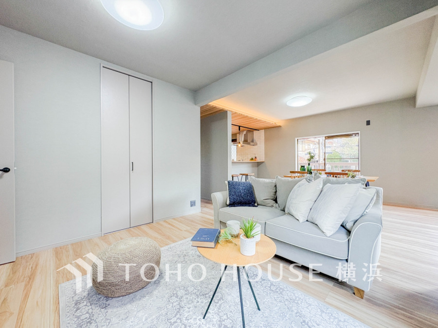 LDKは23.8帖！家族の一体感を感じられる広々スペース。3面採光の明るい大空間です。