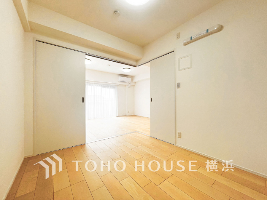 リビングに隣接した洋室は、引き戸を開け放してLDK空間を共有しながら開放的に使うこともできます。
