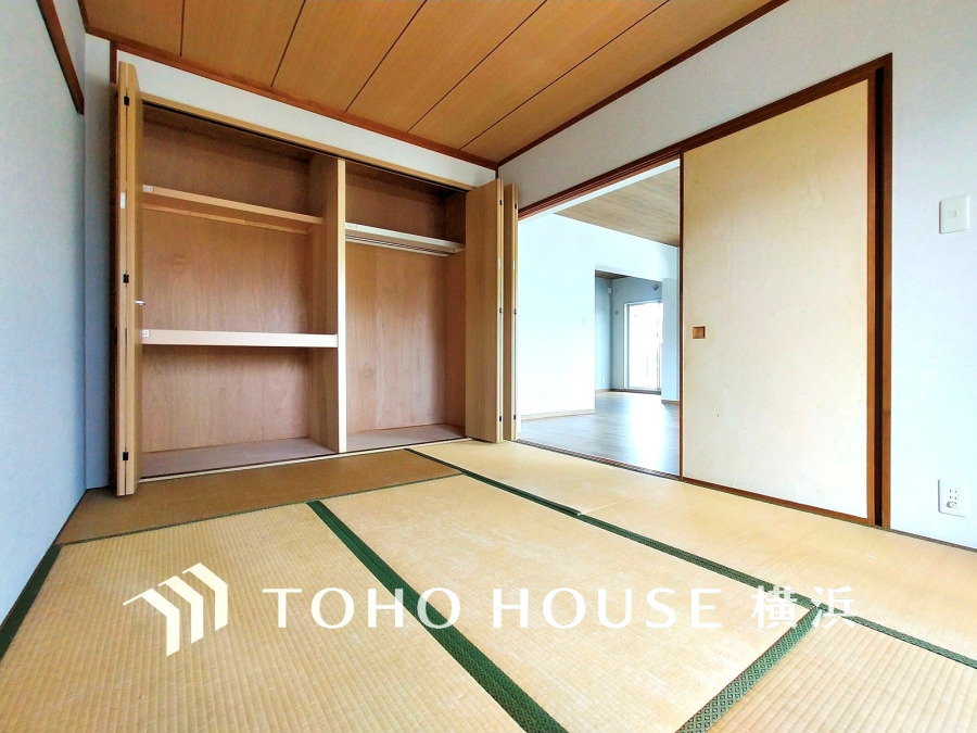 和の空間はあるだけでホッと落ち着ける場所になります。優しい感触の畳の上で寛いだり、お子様と遊んだり、客間としても重宝する居心地の良い空間。