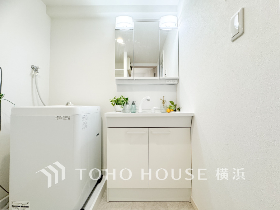 ご家族の1日が始まり、1日の終わりを締めくくる洗面空間。快適に過ごせることはもちろん、気品や優雅さを兼ね備えたパウダールームです。