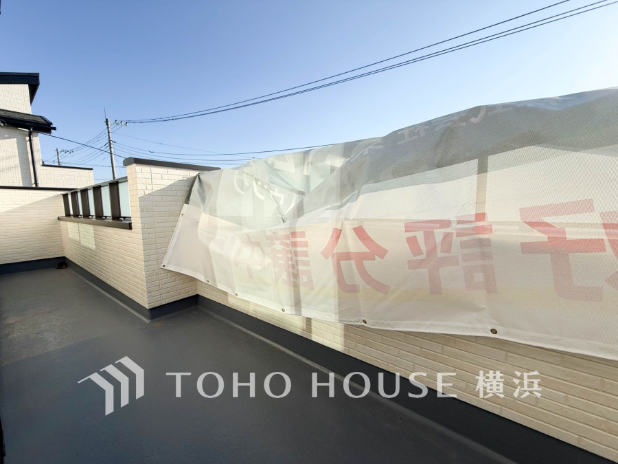 ずっと太陽を感じる事ができるのは、遮るものが視界に無いから。彼方に広がる風景が絵画のように広がります。