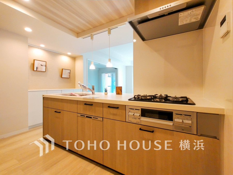 新規交換されたキッチンは、食洗機・浄水器付き。美しさと機能性が一つになったキッチンです。
