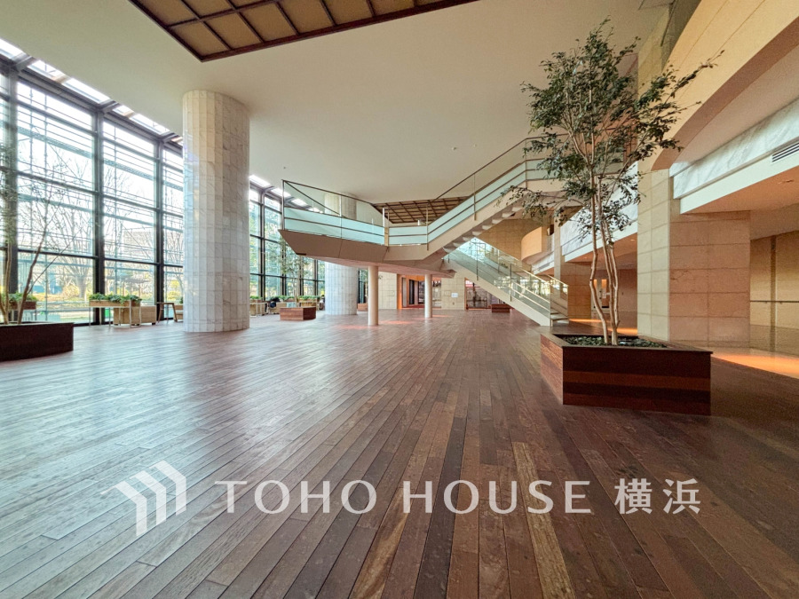 上質感漂うエントランス。めまぐるしく過ぎ行く日々の中でゆったりとした休息と癒しを提供してくれる居住者のプライベート空間があります。