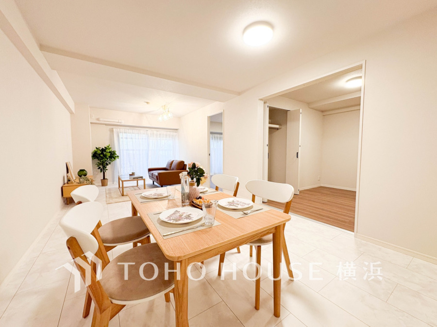 ご家族やお客様との時間など、多くの時を刻む空間。何気なく過ぎる時でさえも上質なひと時となる快適な空間を目指して。※家具・小物は販売価格に含まれません。