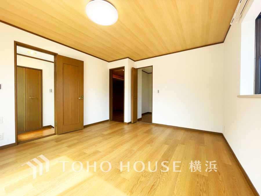 家族一人ひとりの大切なプライベート空間。趣味・感性で自由に演出できるよう、シンプルに仕上げた空間。暮らし心地を大きく左右する収納を、適材適所に配置し、使い勝手にも考慮しました。