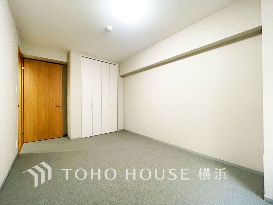 過ぎ行く時間をゆったりと感じることができる落ちついたプライベートルーム。リビングで楽しく過ごした後はゆっくり寛ぎの時間を満喫できます。静かな環境でリラックスタイムを愉しんで。