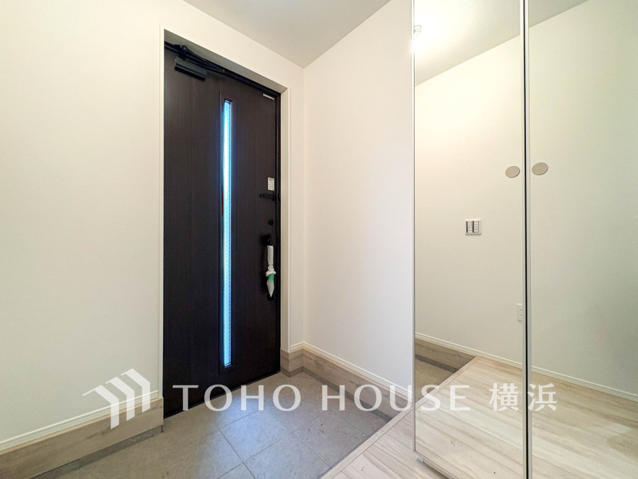 居住者の帰り、訪れる方を優しく迎え、やすらぎに満ちた生活空間を予感させる。健やかな暮らしを楽しめそう。