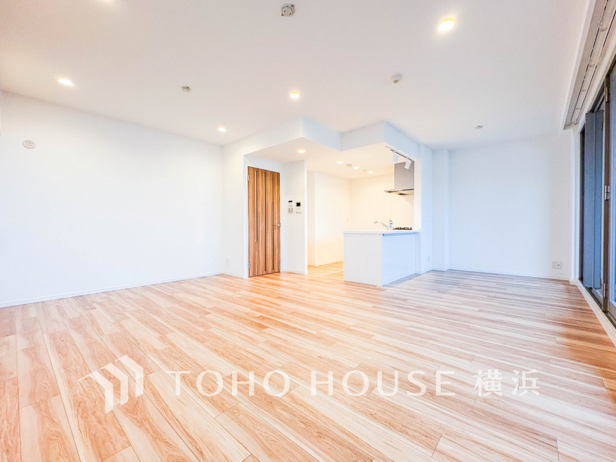 太陽の恵みを受けた明るい空間。吹きぬける風を感じながら爽やかで風通しの良い暮らしが叶います。
