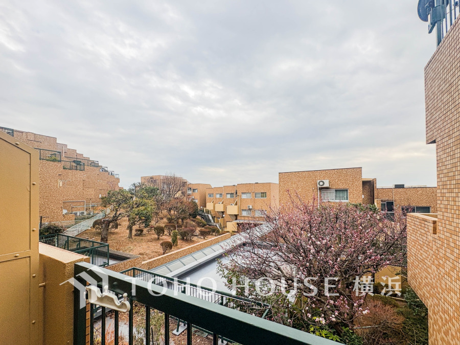 開放感があり、遮るものもなく気持ちのいい景色が広がります。お部屋にも爽やかな風と暖かく柔らかな日差しが差し込み、毎日の暮らしを豊かに彩ります。