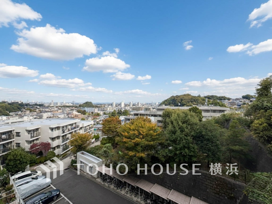 この開放感ある眺望と共に閑静な住宅街の季節感を演出する四季折々の変化を楽しめる心地よい場所となることでしょう。