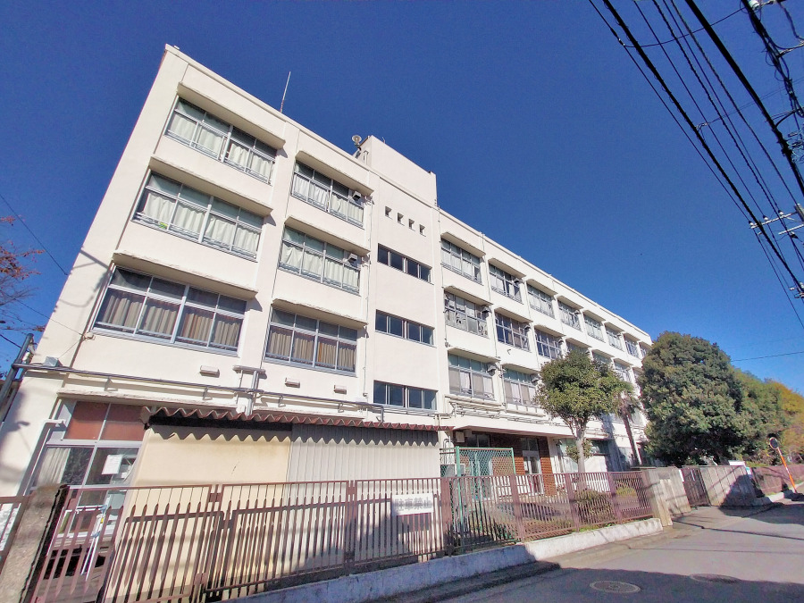 横浜市立泉が丘中学校　約1,500ｍ