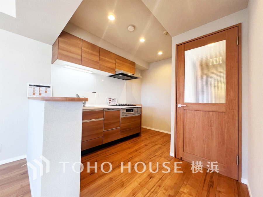 プライベートスペースを彩るインテリアとしての美と、快適な日常を支える機能性と強さがひとつになったキッチンです。開放的でゆとりある空間で、是非自慢の腕を振るって下さい☆