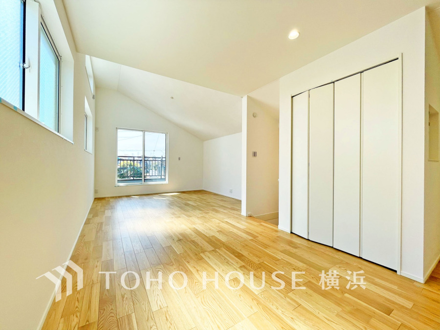 陽光に愛され、環境に恵まれ、家族に包まれた邸宅は、どんなに月日が経っても色褪せる事なく【オンリーワン】に輝き続けます。