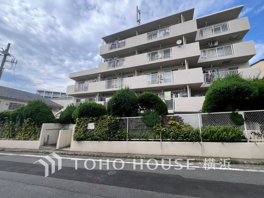 閑静な住宅街につき住環境良好。南東向きの明るい室内空間です。