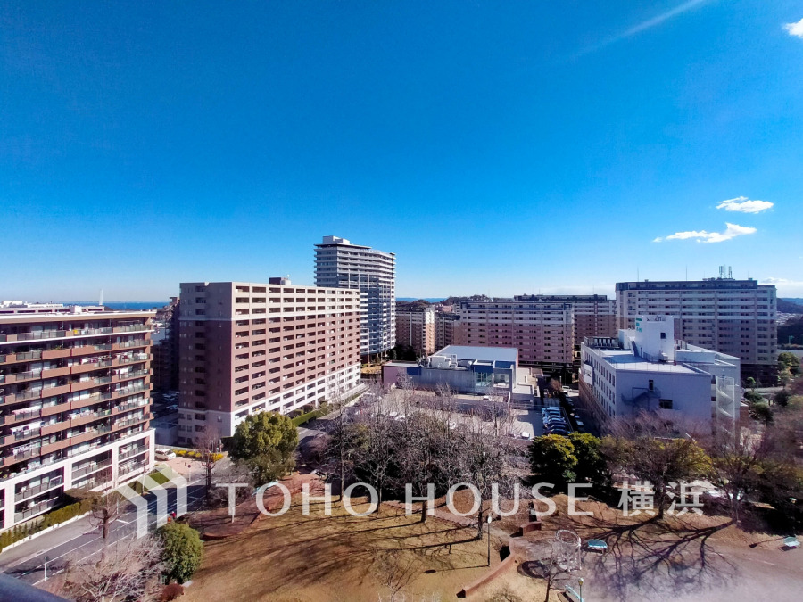 10階からは海を遠望する開放感あふれる眺望が広がります。