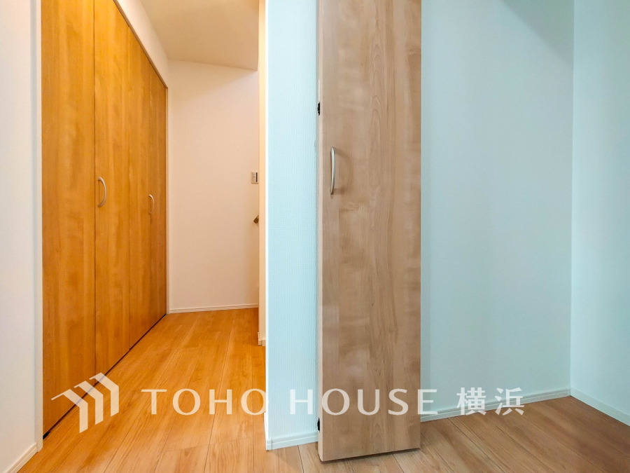 2階のLDKには、パントリーとストレージ空間を備え、豊かな収納力が叶える快適な空間を創出します。